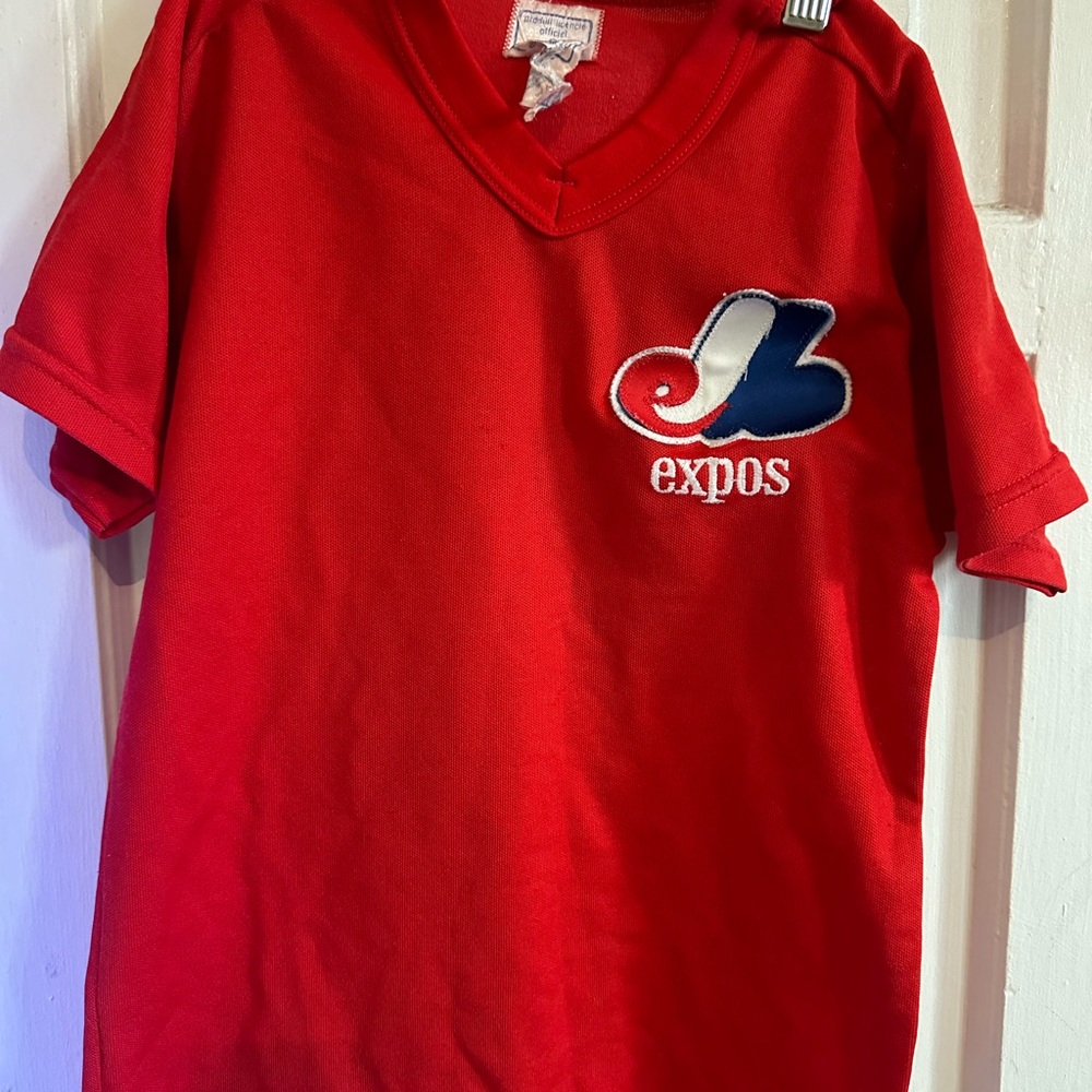 Expos Red Garment
